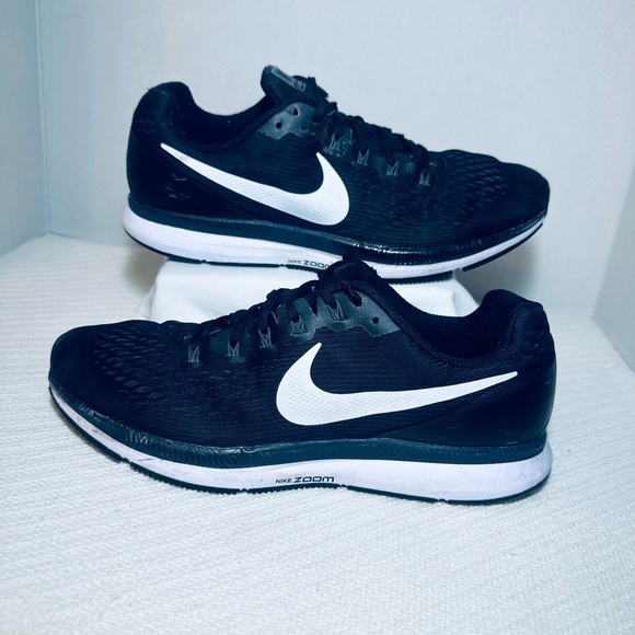 Nike Zoom Black and White Running Shoes - Picture 1 of 9